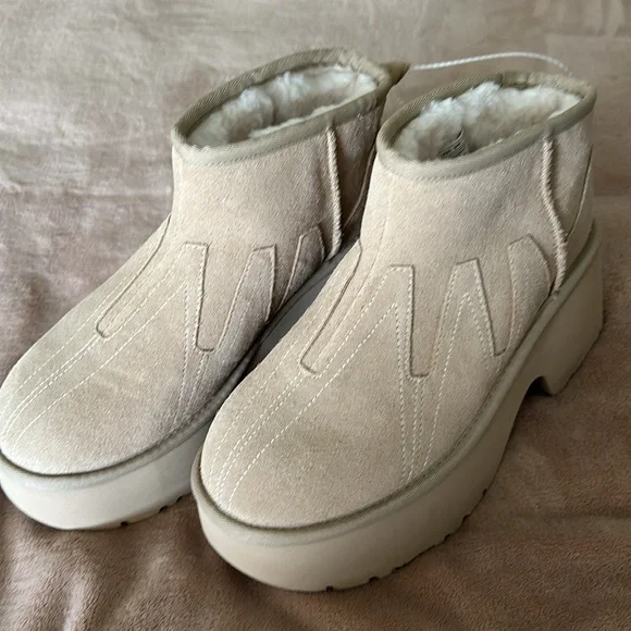 UGG® Ultra Mini New Heights Sunwave Color:
Mustard Seed (Women's) SZ 9 $179! - Picture 8 of 9